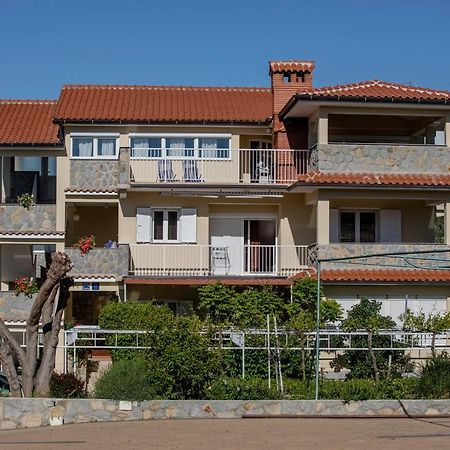 Apartmani Ana & Milo ロパール エクステリア 写真