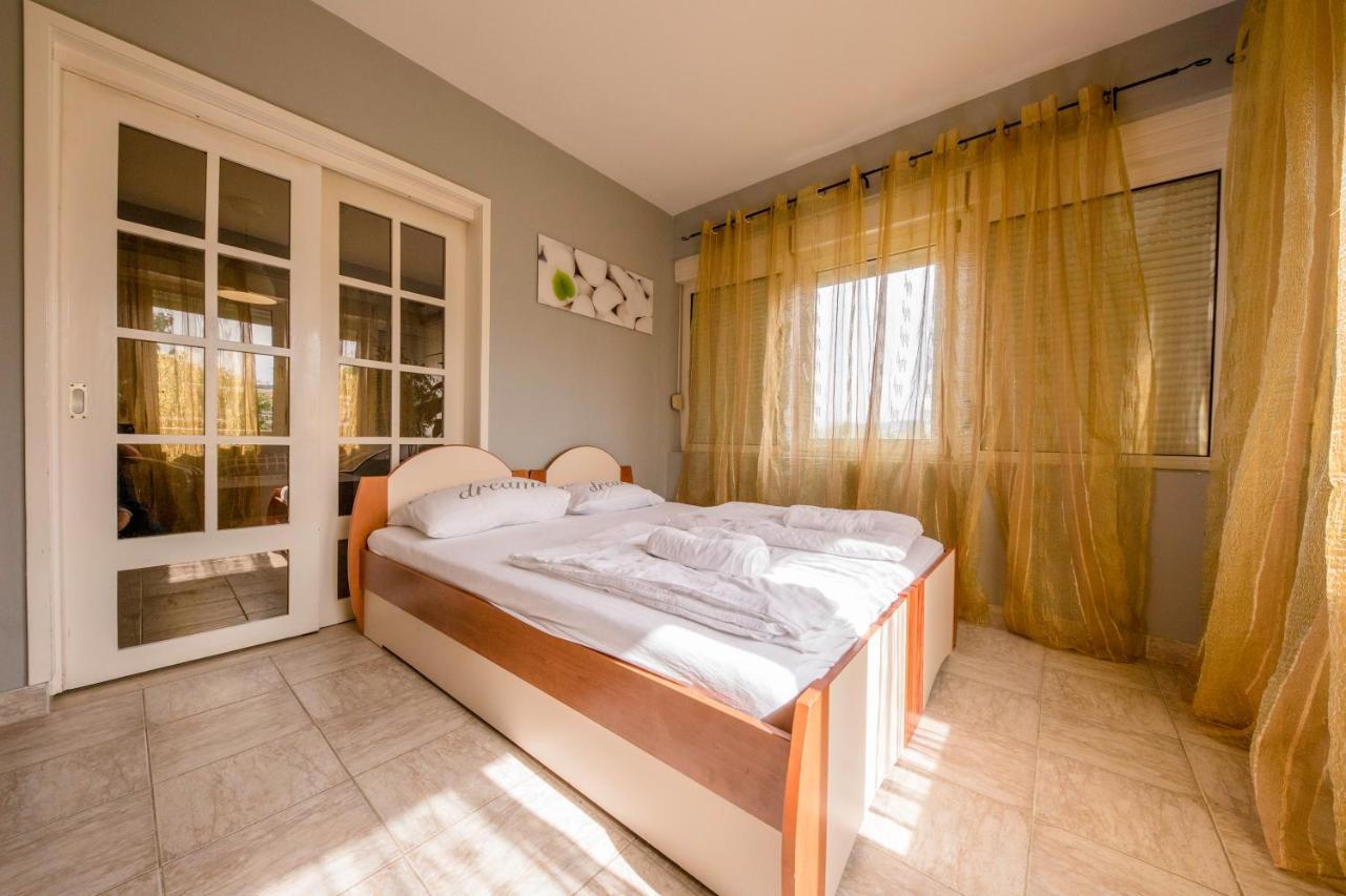 Apartmani Ana & Milo ロパール エクステリア 写真