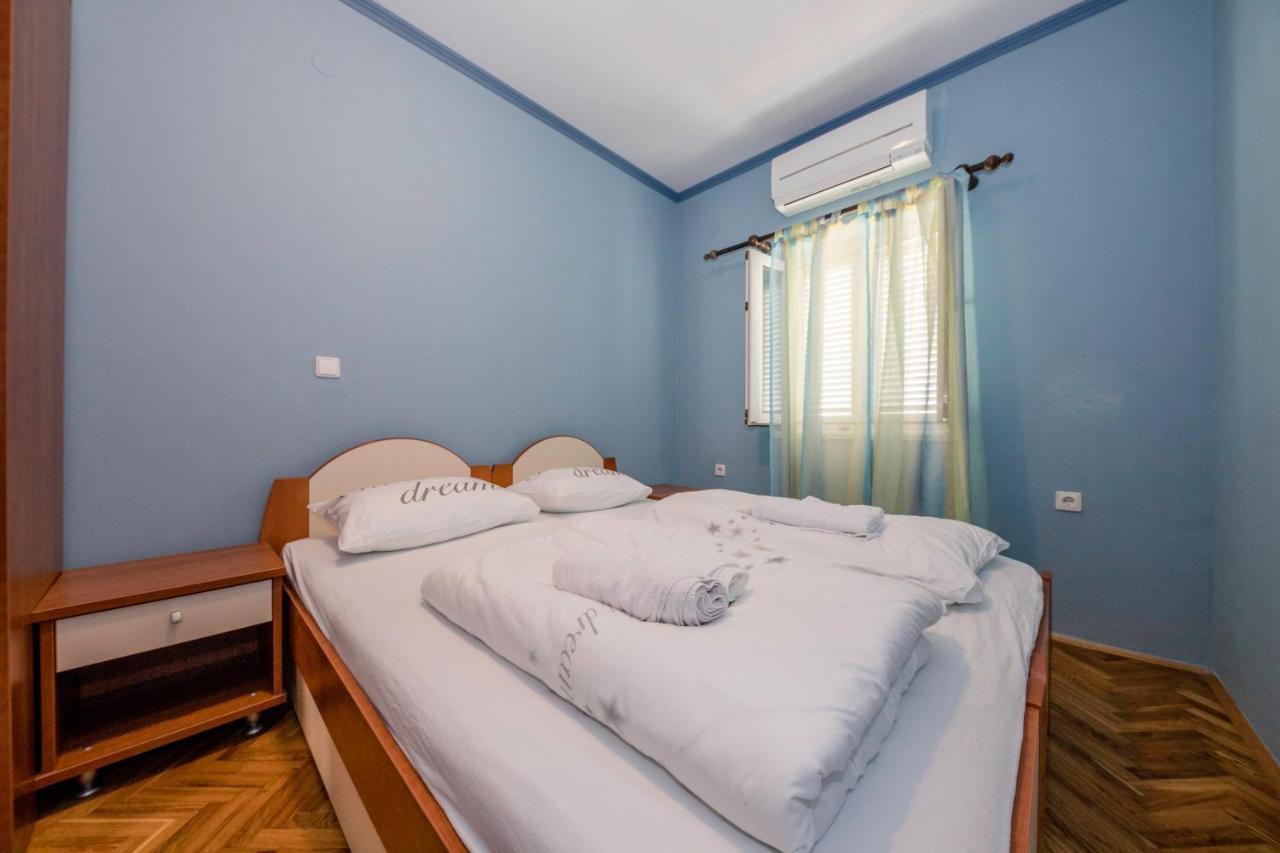 Apartmani Ana & Milo ロパール エクステリア 写真