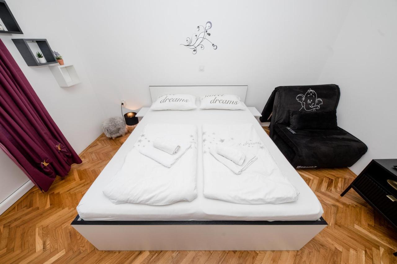 Apartmani Ana & Milo ロパール エクステリア 写真