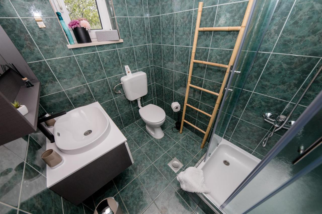Apartmani Ana & Milo ロパール エクステリア 写真
