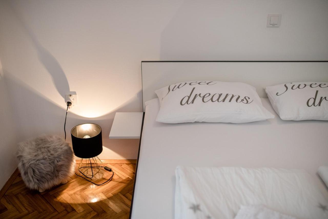 Apartmani Ana & Milo ロパール エクステリア 写真