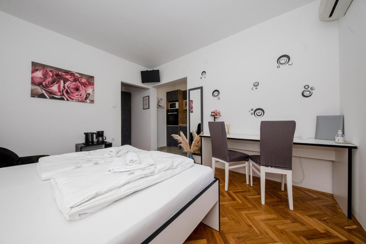 Apartmani Ana & Milo ロパール エクステリア 写真