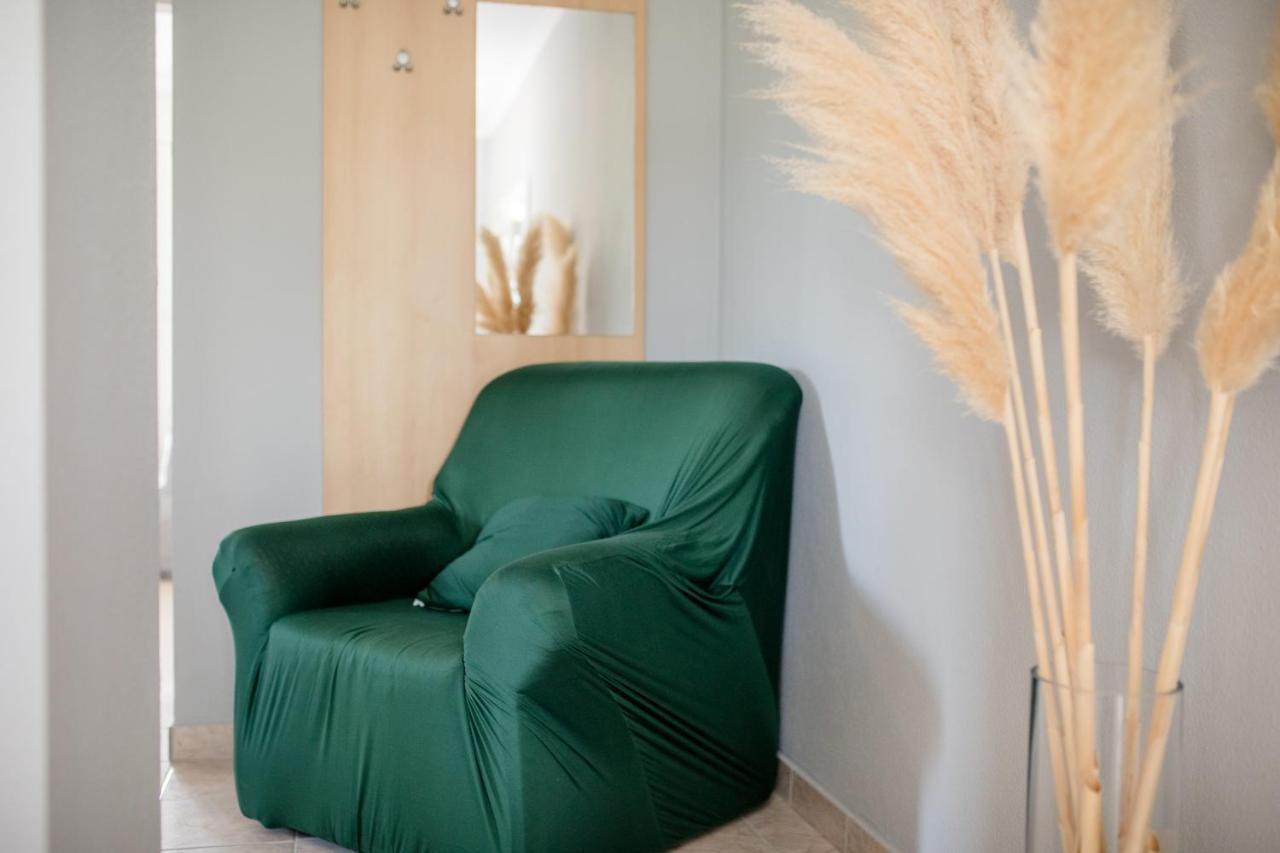 Apartmani Ana & Milo ロパール エクステリア 写真