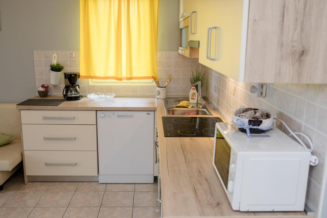 Apartmani Ana & Milo ロパール エクステリア 写真