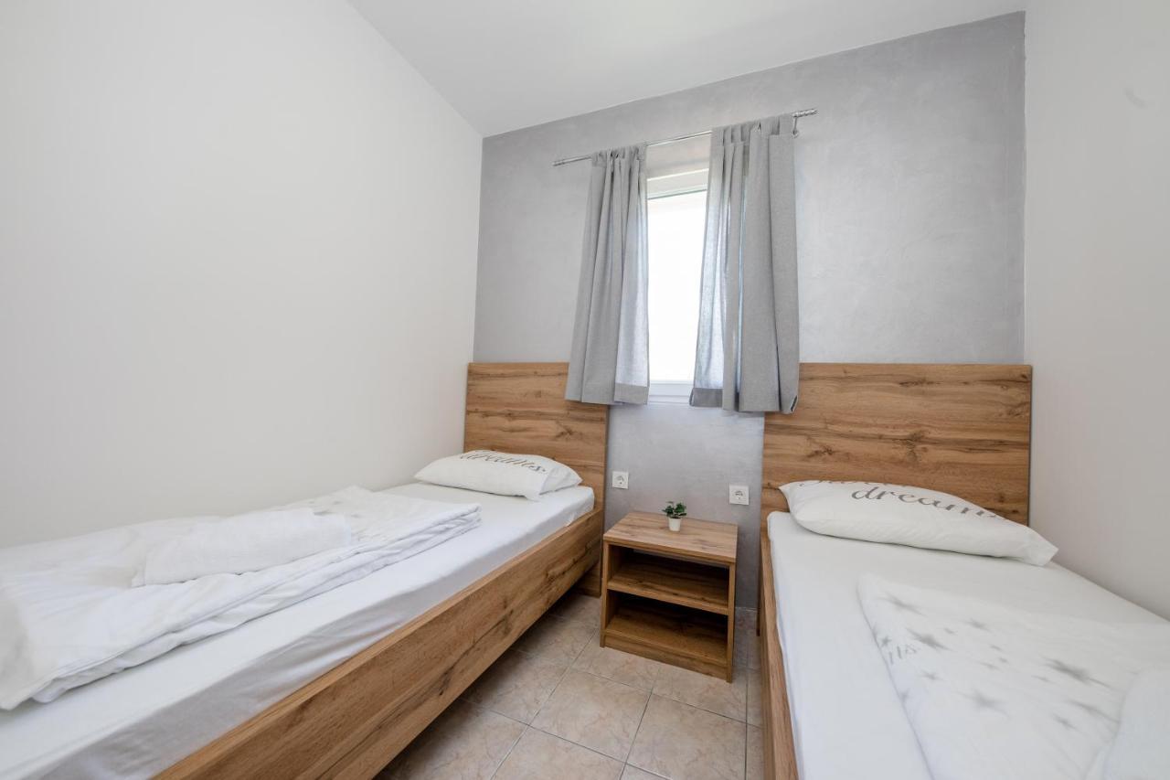Apartmani Ana & Milo ロパール エクステリア 写真