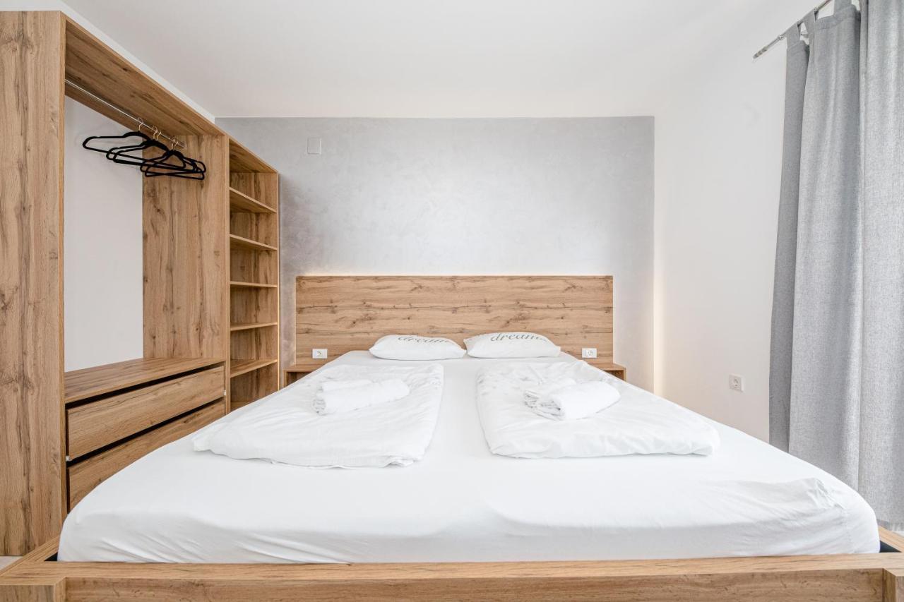 Apartmani Ana & Milo ロパール エクステリア 写真