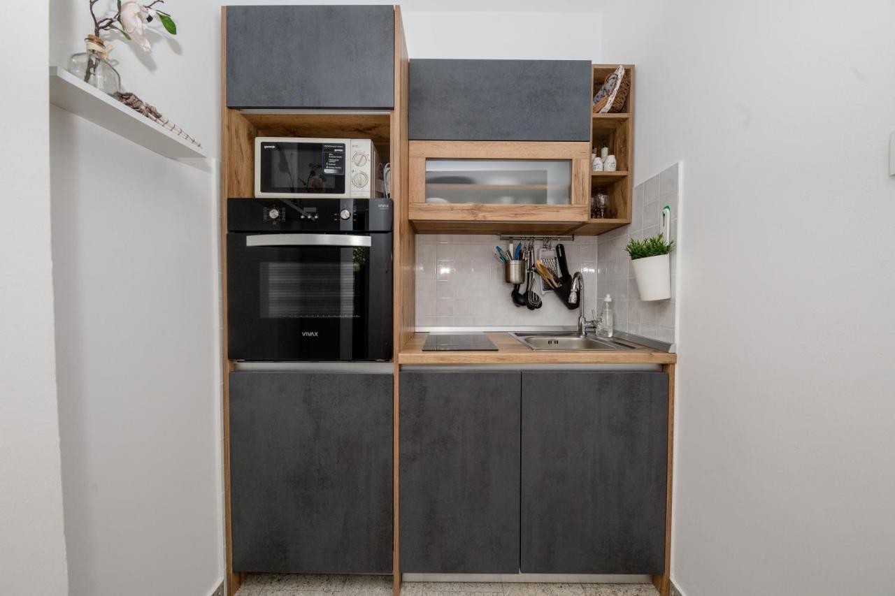 Apartmani Ana & Milo ロパール エクステリア 写真