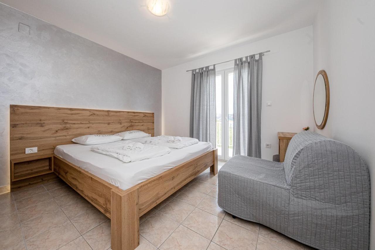 Apartmani Ana & Milo ロパール エクステリア 写真