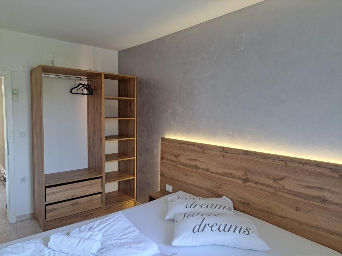 Apartmani Ana & Milo ロパール エクステリア 写真