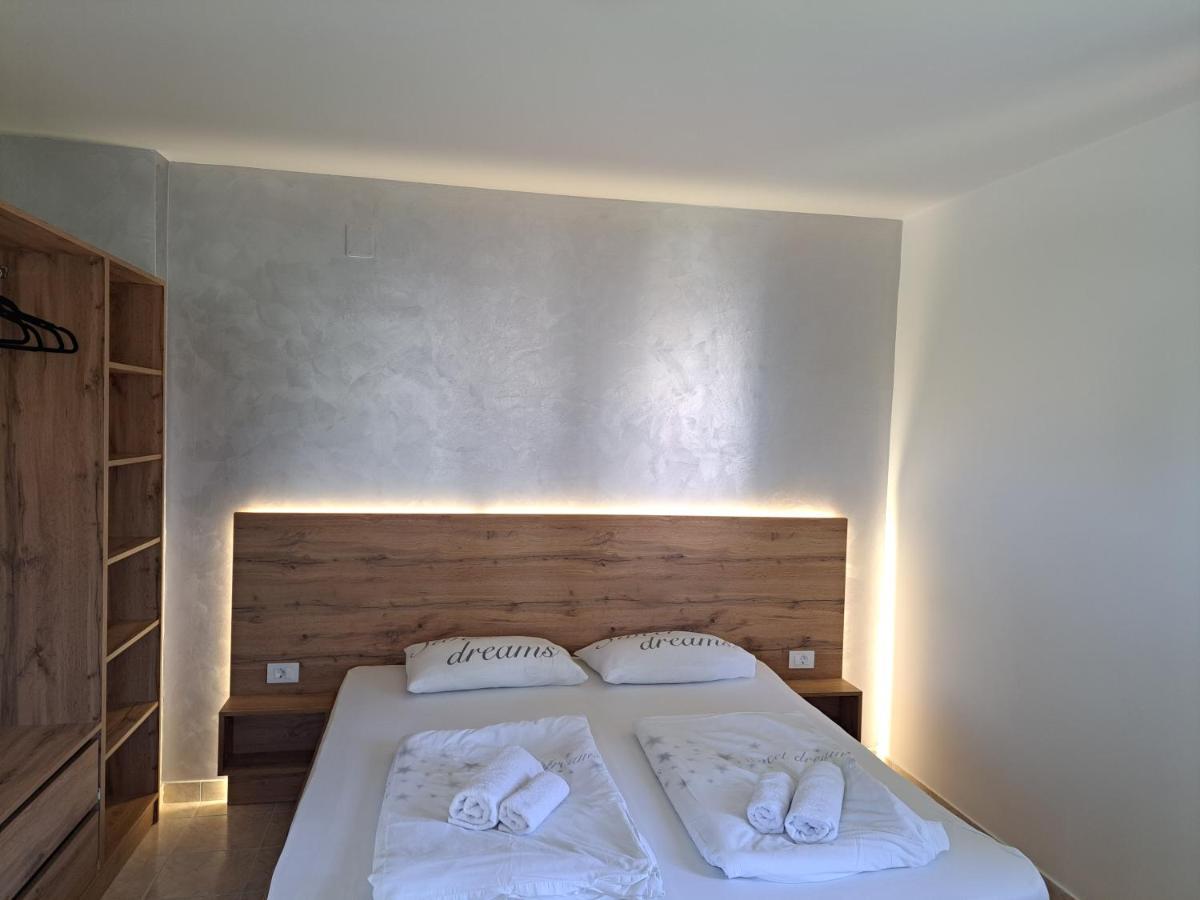 Apartmani Ana & Milo ロパール エクステリア 写真